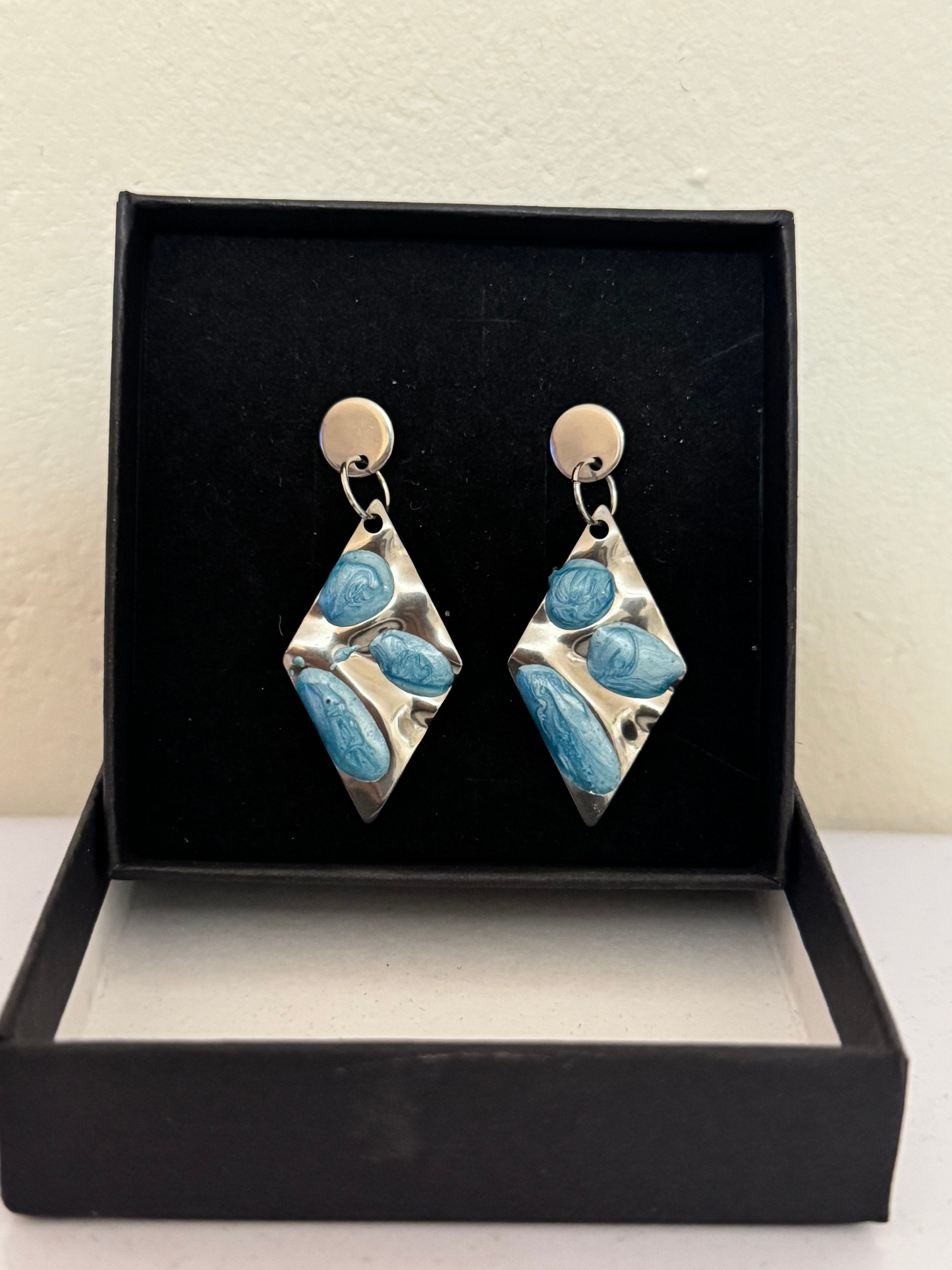 Pendientes rombo acero inoxidable y resina