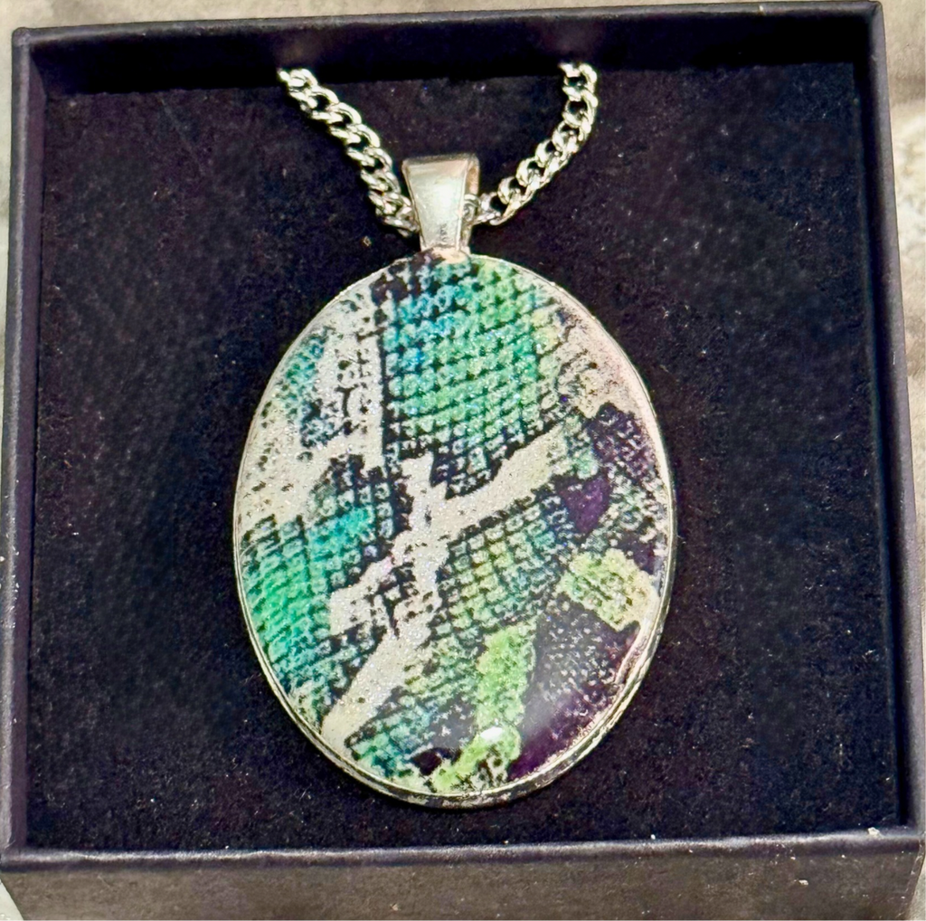 Colgante Ovalado Serpiente