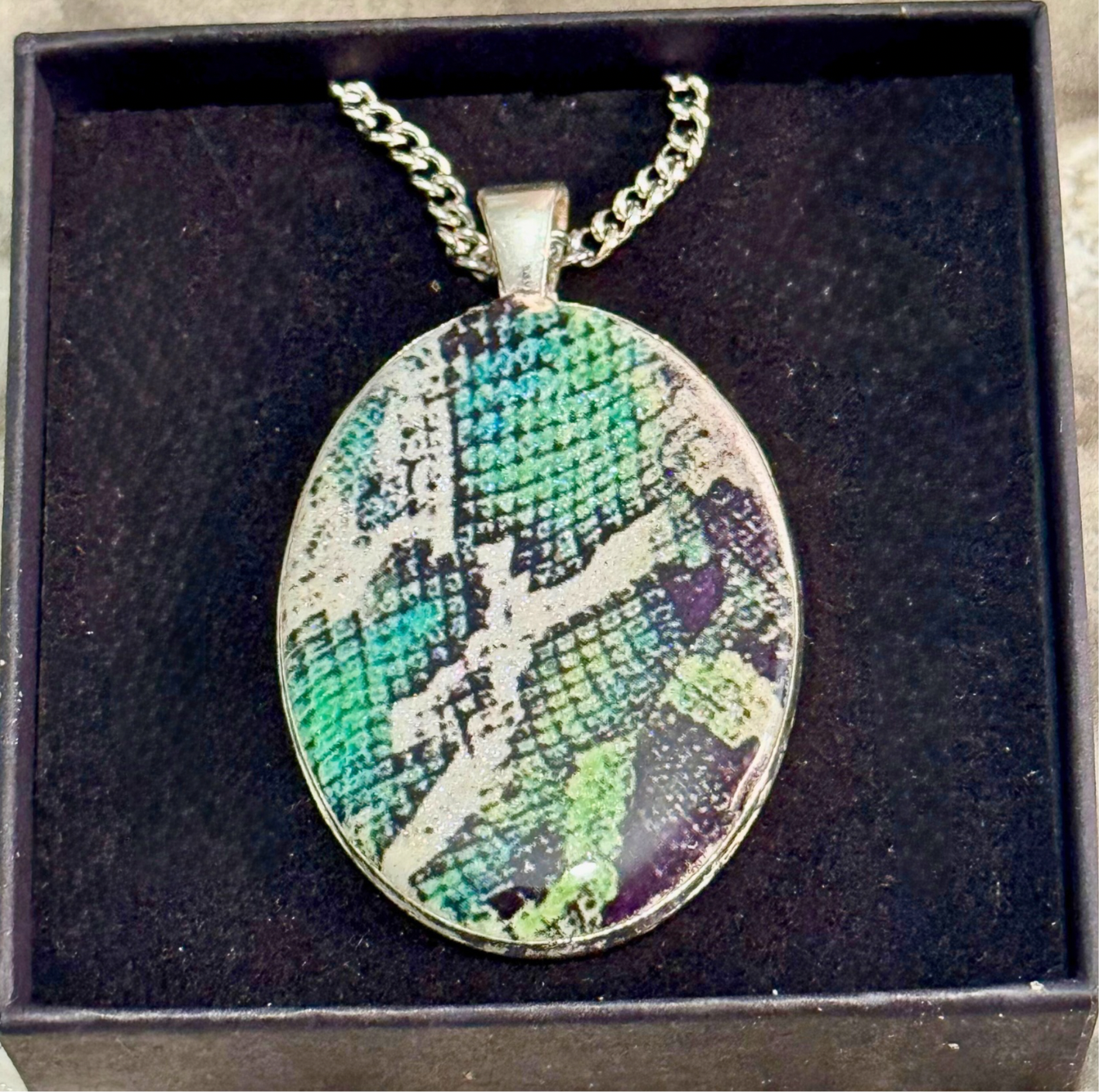 Colgante Ovalado Serpiente