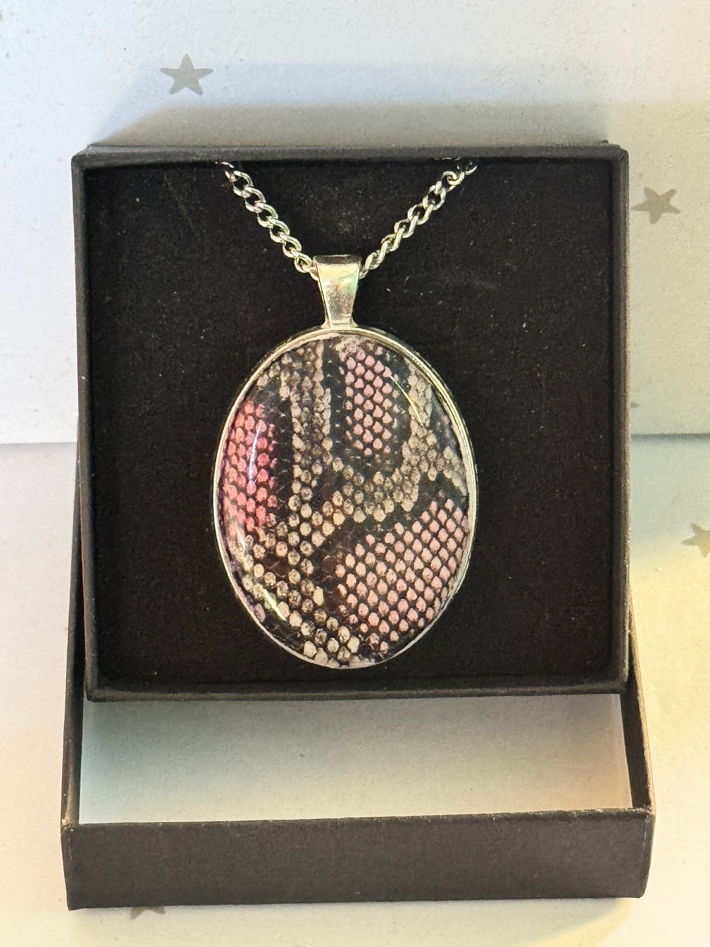 Colgante Ovalado Serpiente