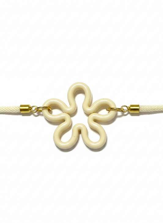 Pulsera flor blanca con cordón