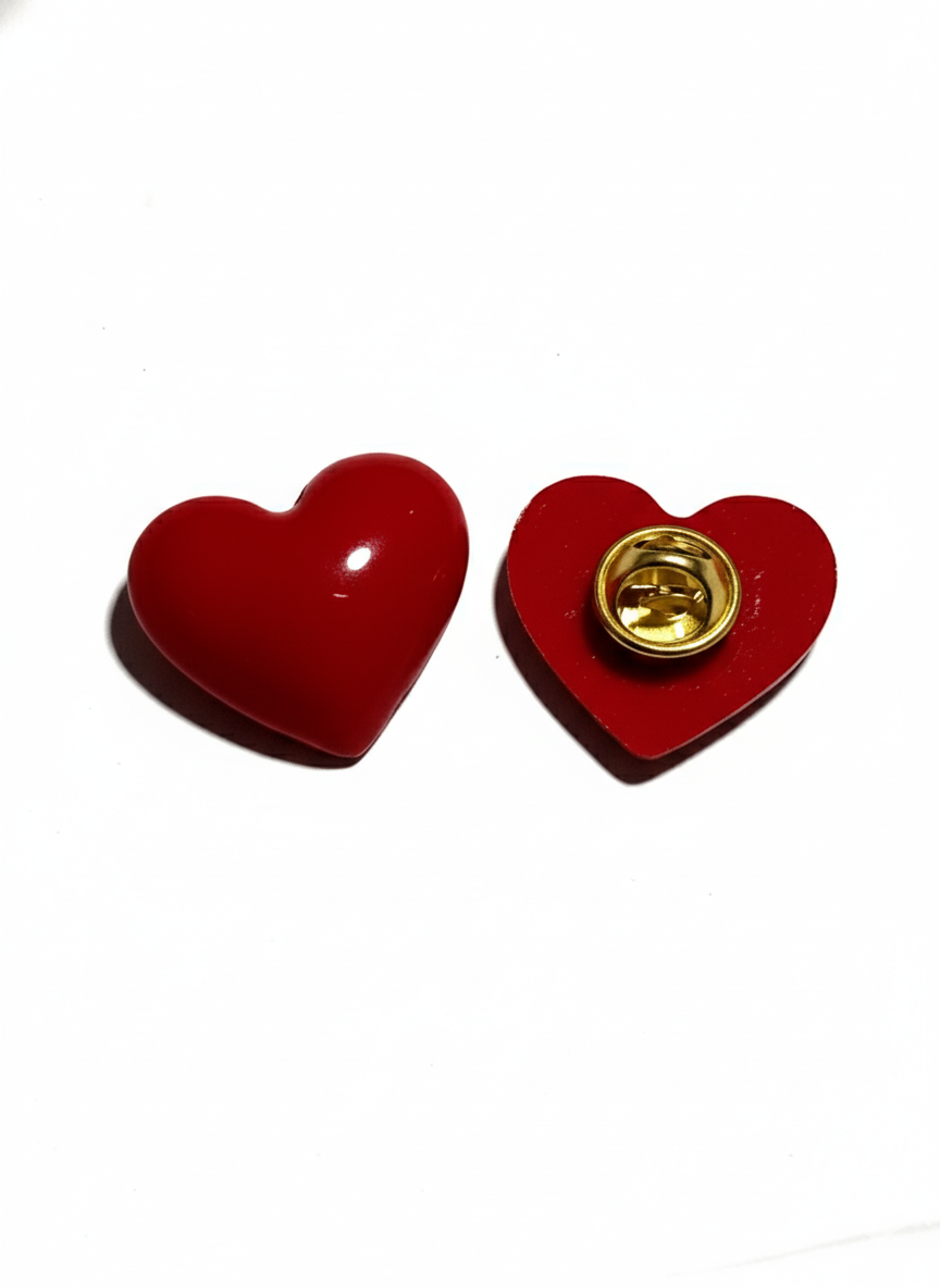 Pin corazón rojo