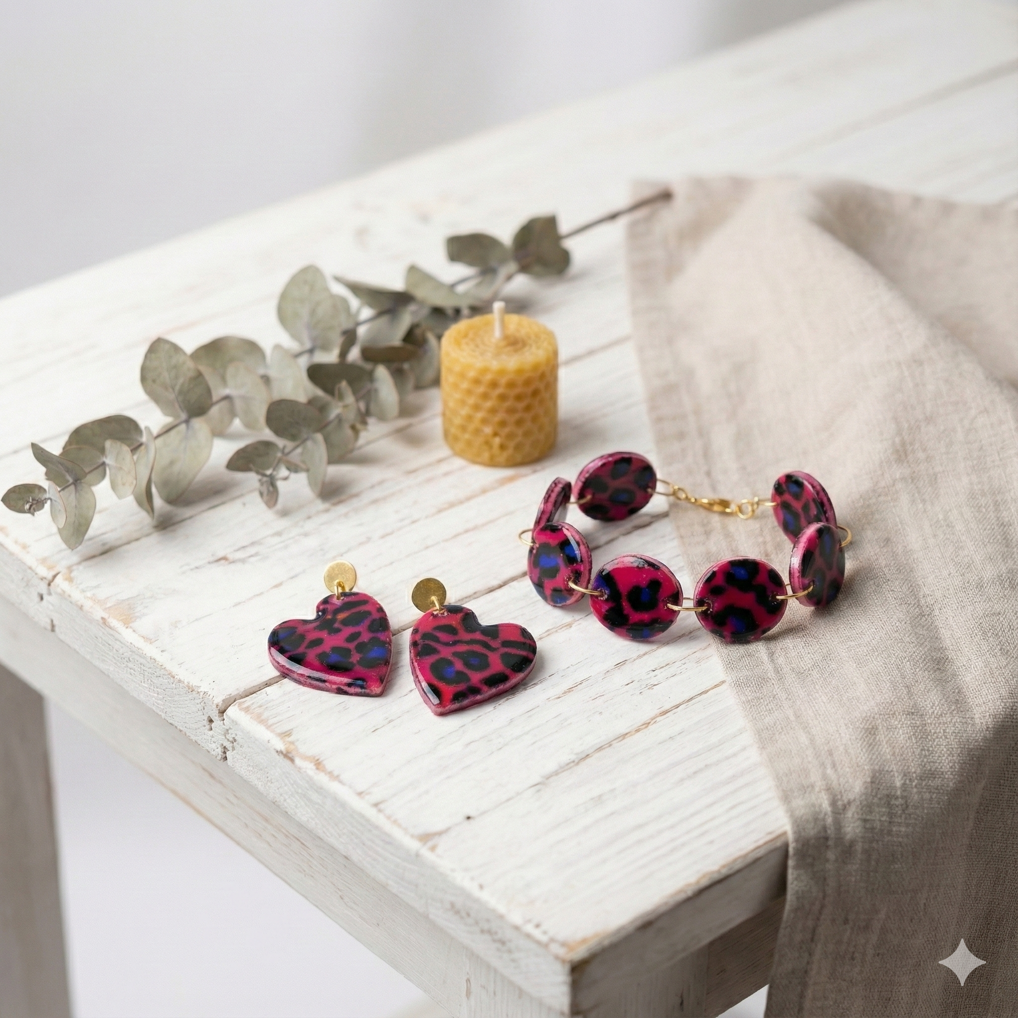 Conjunto pulsera y pendientes corazon animal print de arcilla polimerica