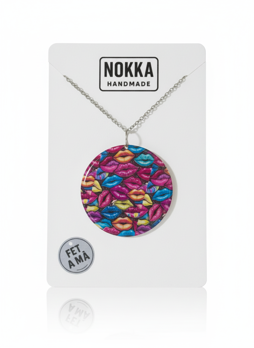 Colgante circular estampado labios