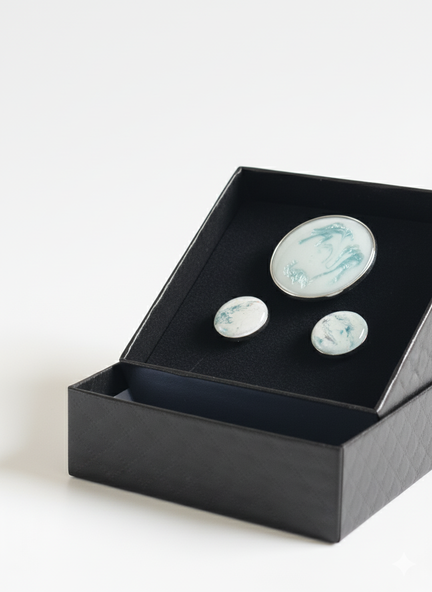 Conjunto anillo circular y pendientes botón color nube