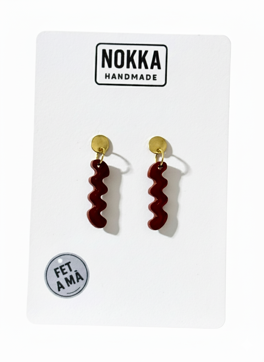 Pendientes ondulados rojo burdeos