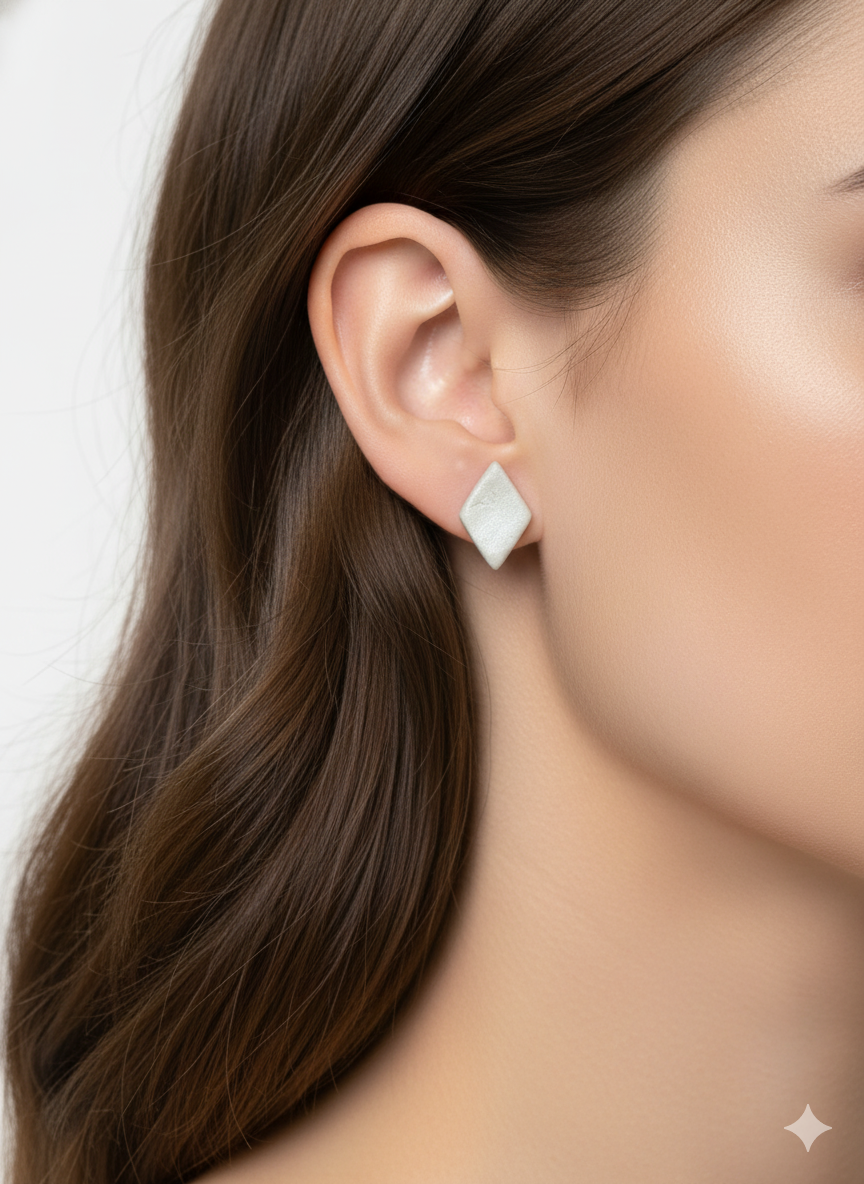 Pendientes botón rombo perla