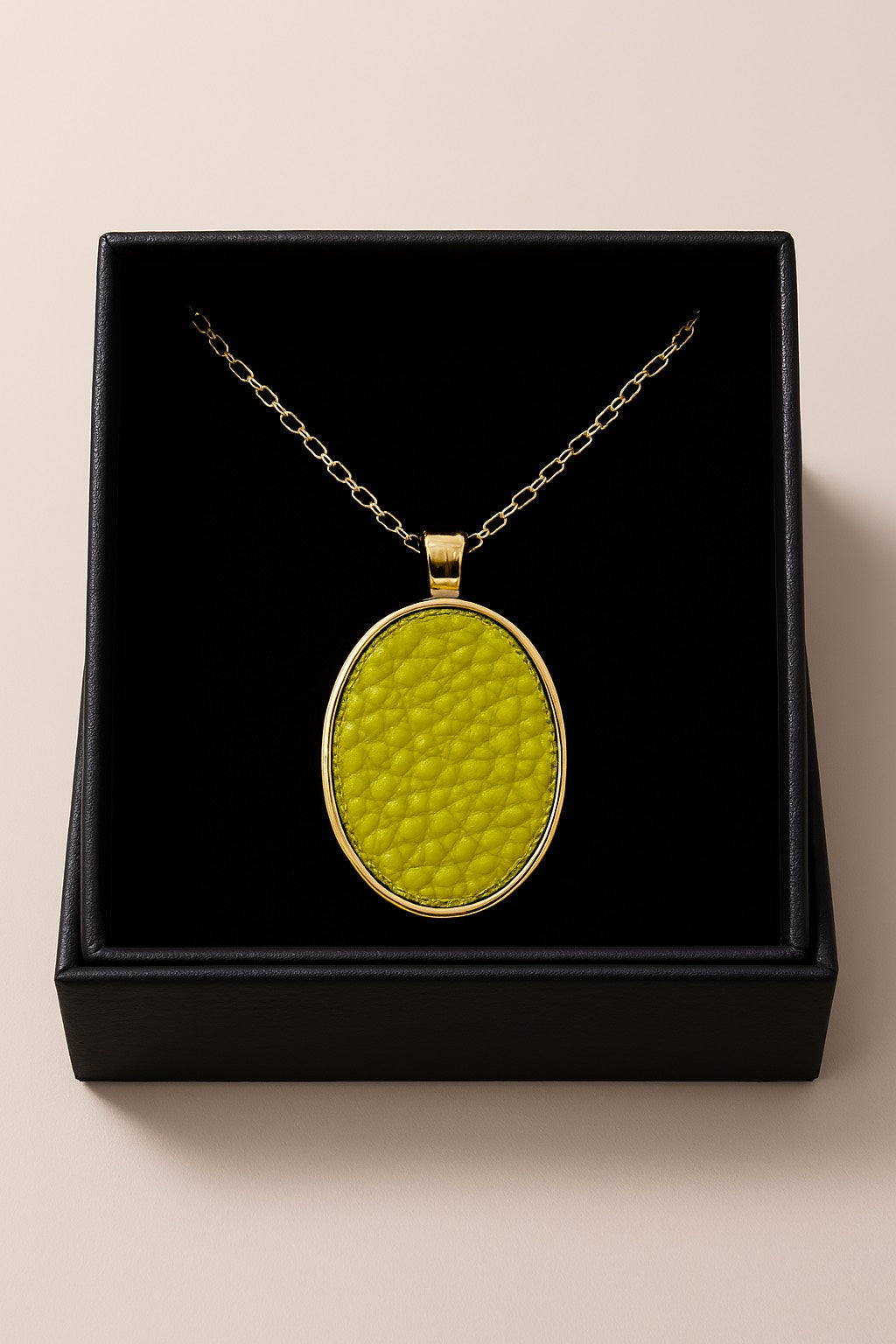 Colgante Ovalado estilo piel