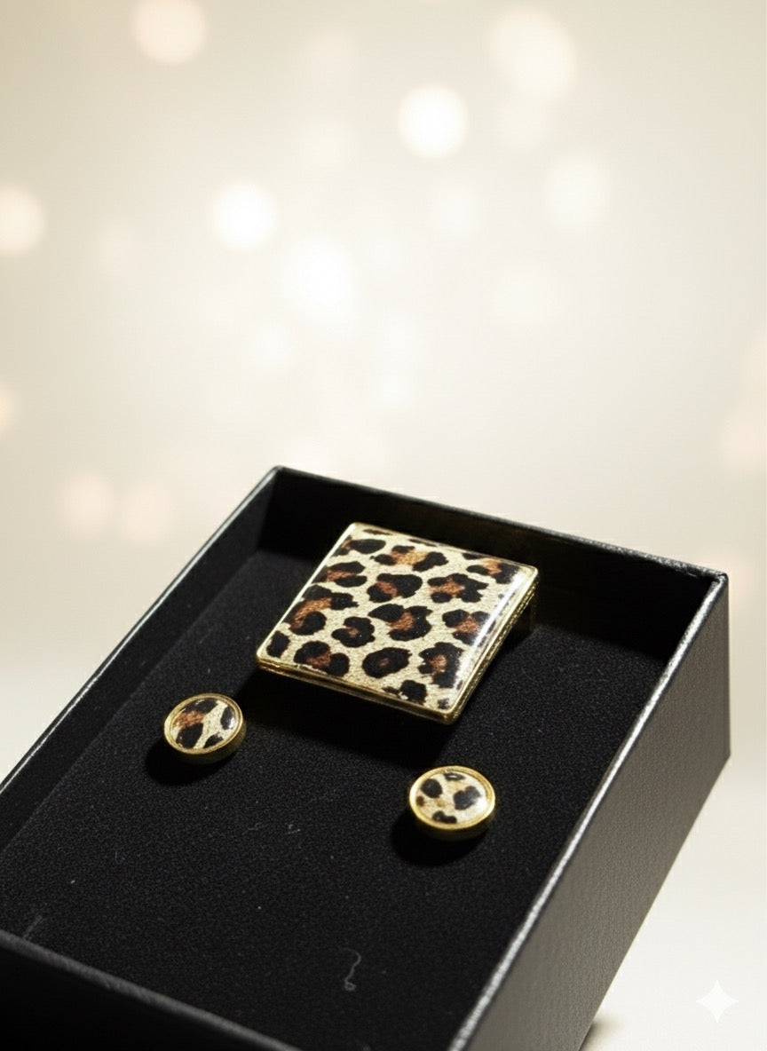 Conjunto anillo cuadrado y pendientes animal print