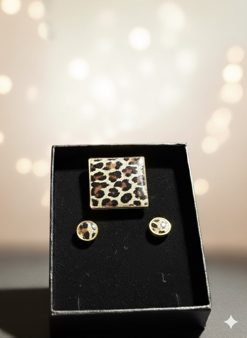 Conjunto anillo cuadrado y pendientes animal print