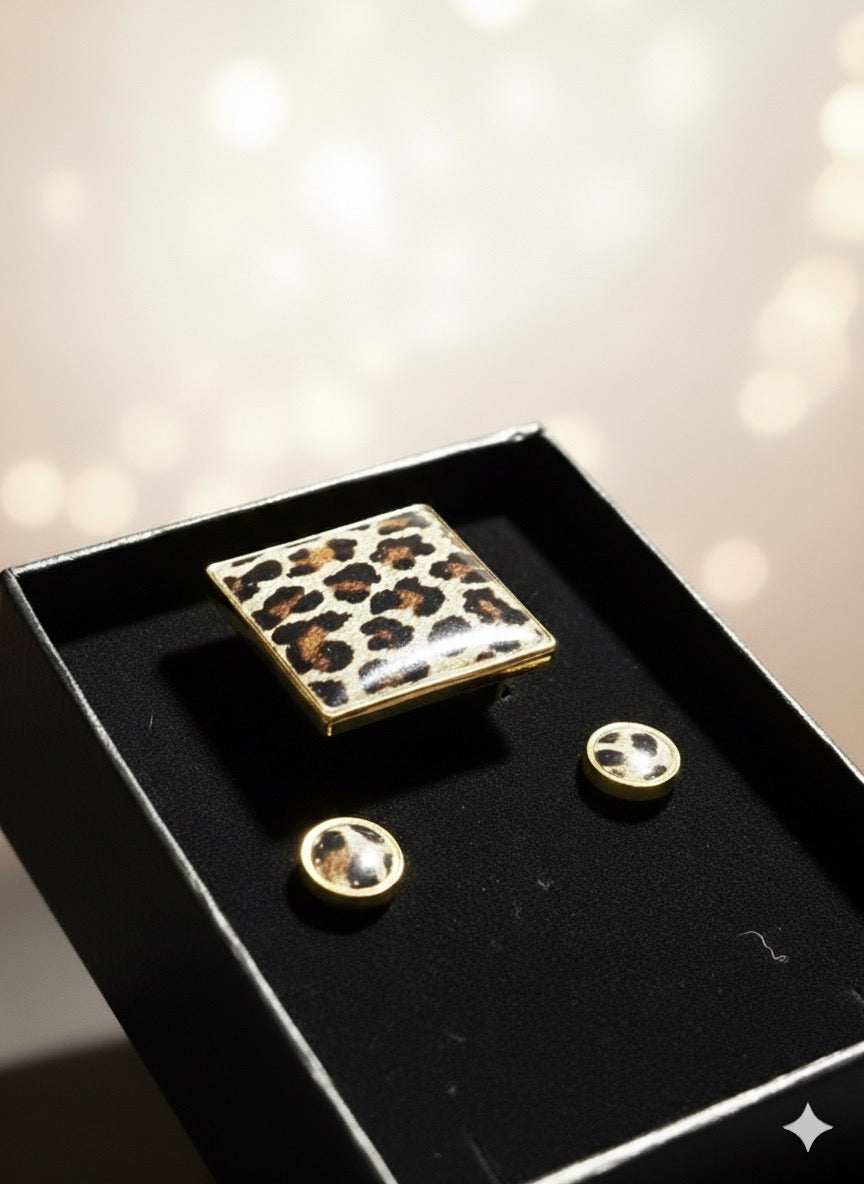 Conjunto anillo cuadrado y pendientes animal print