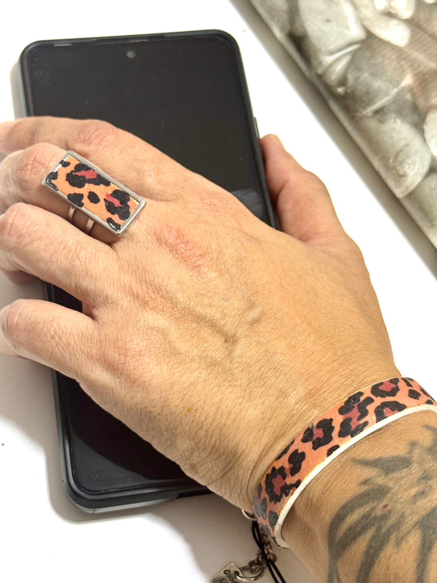 Conjunto pulsera y anillo animal print