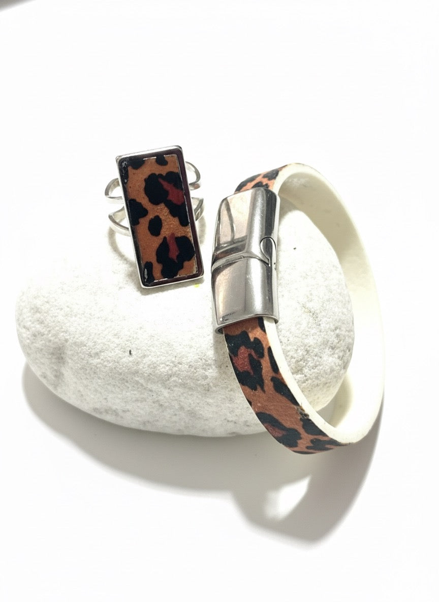 Conjunto pulsera y anillo animal print